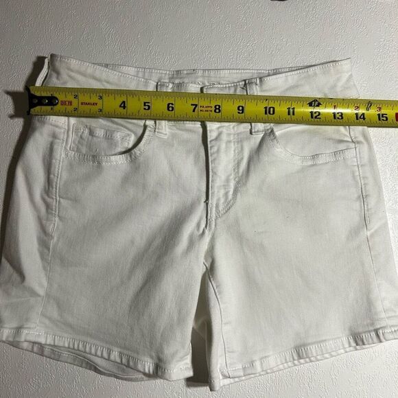 American Eagle White Denim Shorts | Classic Fit | Size 2 - Picture 6 of 8